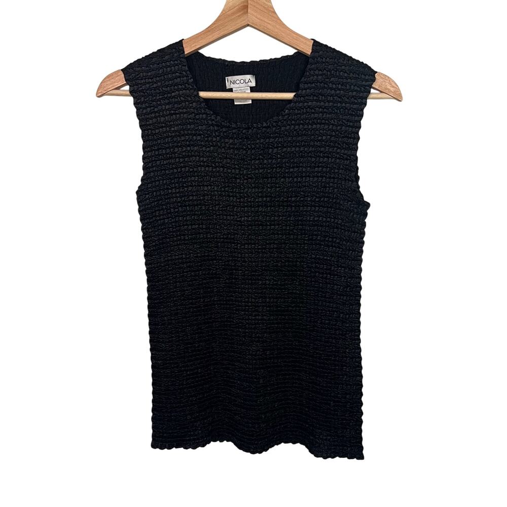 Nicola Women's Size Medium Black Sleeveless Pleated Crinkle Shell Top Stretchy